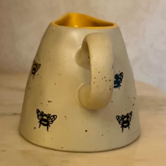 SPECTRUM DESIGNZ Barney Bee Repeat 
Ceramic Creamer Farmhouse Honey Bee - Picture 2 of 5